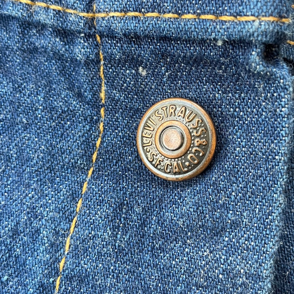 Vintage Levi’s denim shirt - Picture 4 of 6